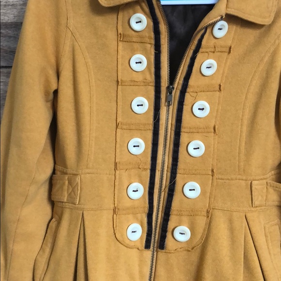 Yellow Jacket - Picture 2 of 6